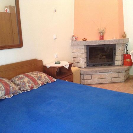 Πανδοχείο Λίμνης Πλαστήρα Hotel Kastania  ภายนอก รูปภาพ