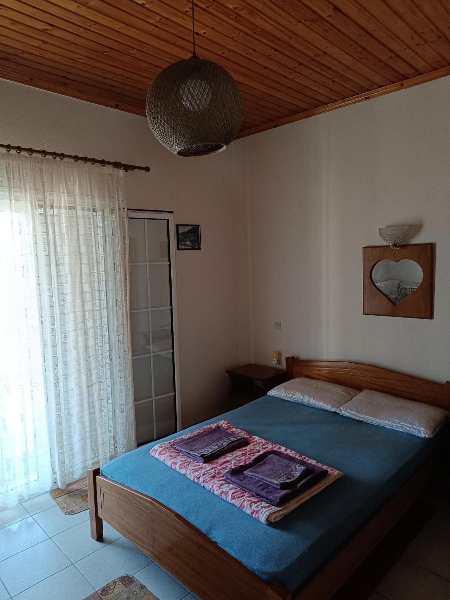 Πανδοχείο Λίμνης Πλαστήρα Hotel Kastania  ภายนอก รูปภาพ